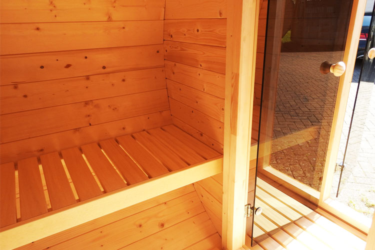 Sauna-Fass-Mega-L-mit-Vorraum-Innen-750x500.