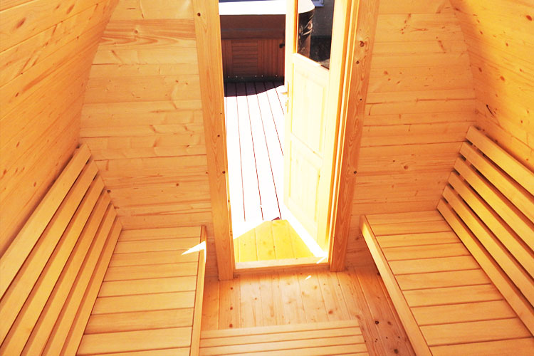 iglusauna-nur-sauna-innen-1.jpg